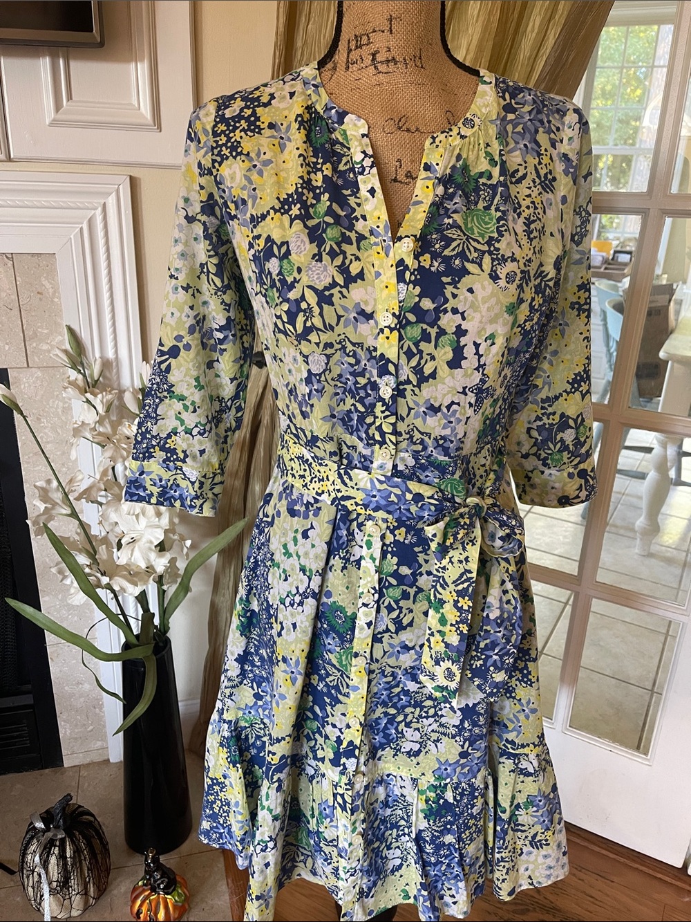 Floral Button-Front Belted Dress in Navy and Yellow, size 2P, like new condition